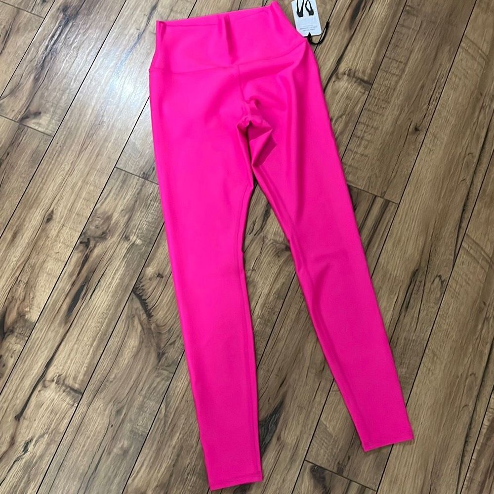 NWOT Alo hot pink high waisted leggings size medium